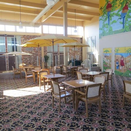 Howard Johnson Grand Forks Exterior photo
