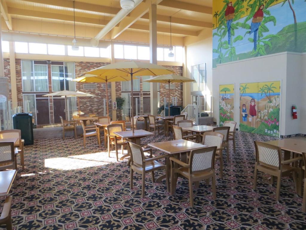 Howard Johnson Grand Forks Exterior photo