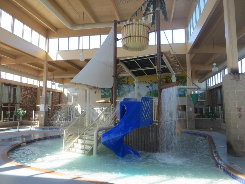 Howard Johnson Grand Forks Exterior photo