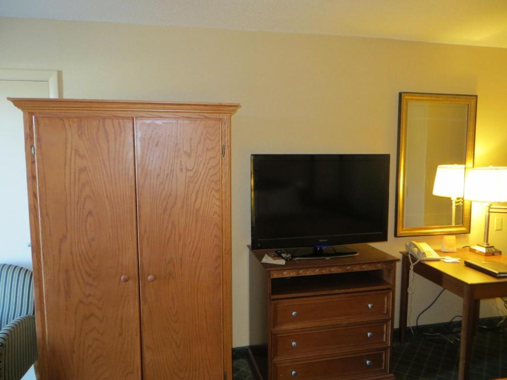 Howard Johnson Grand Forks Room photo