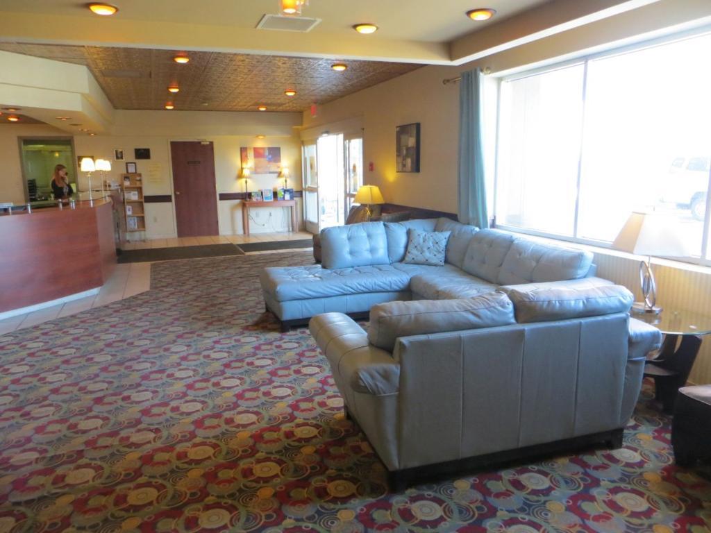 Howard Johnson Grand Forks Exterior photo